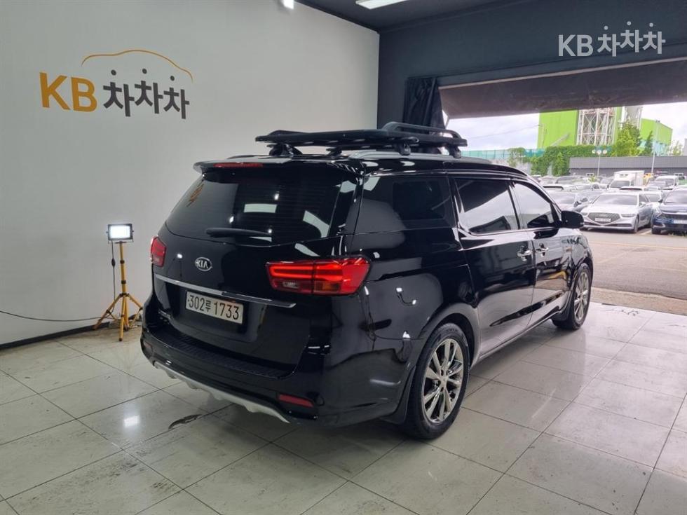 Kia Carnival — miniaturë 4