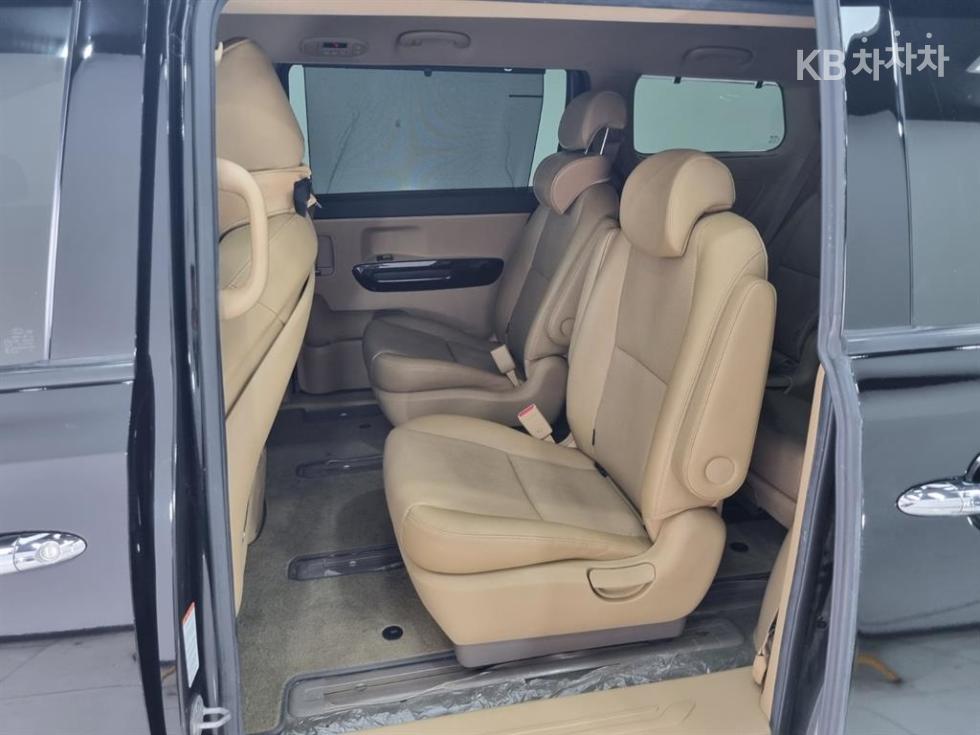 Kia Carnival — miniaturë 5