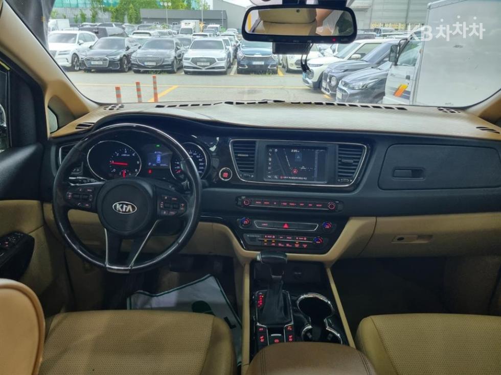 Kia Carnival — miniaturë 7