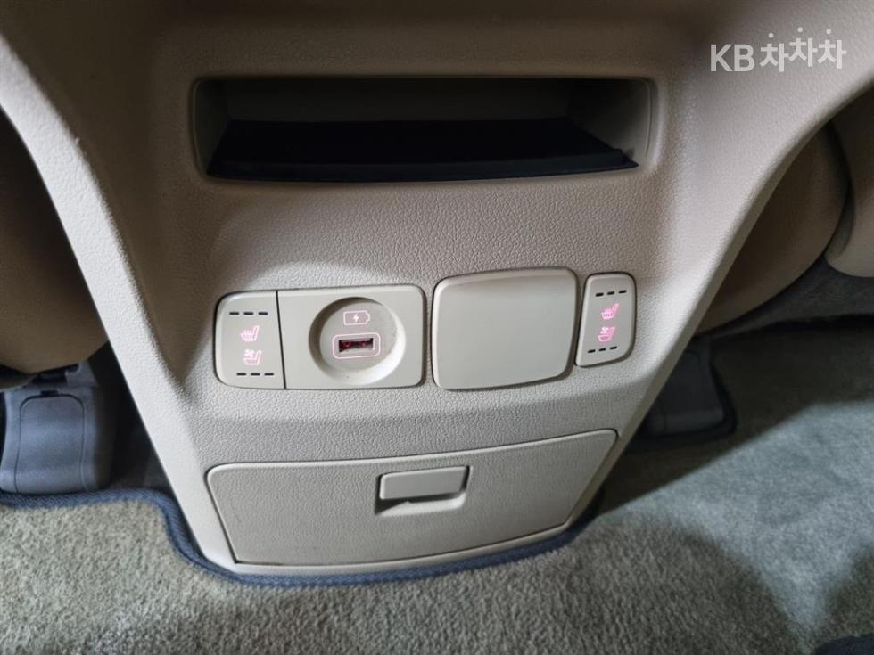 Kia Carnival — miniaturë 8
