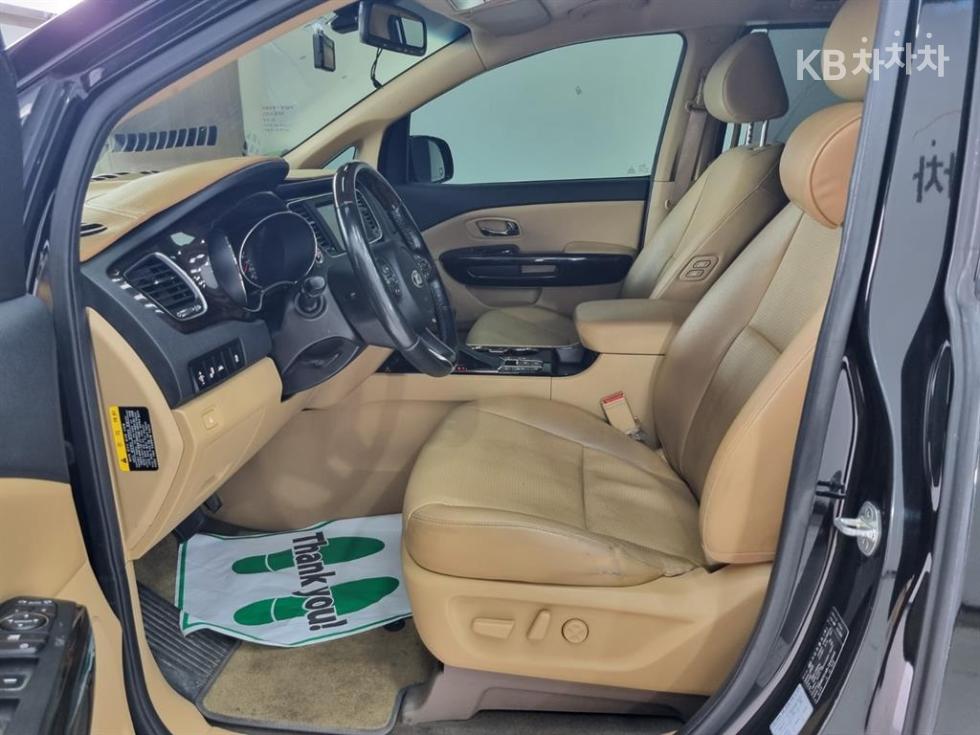Kia Carnival — miniaturë 9