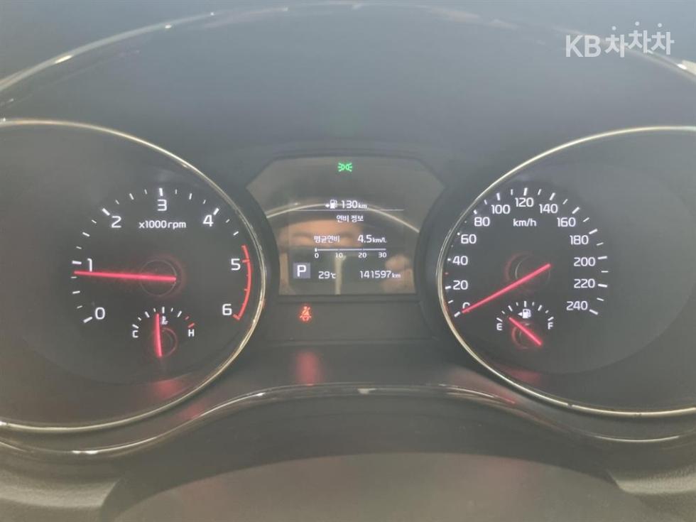 Kia Carnival — miniaturë 10