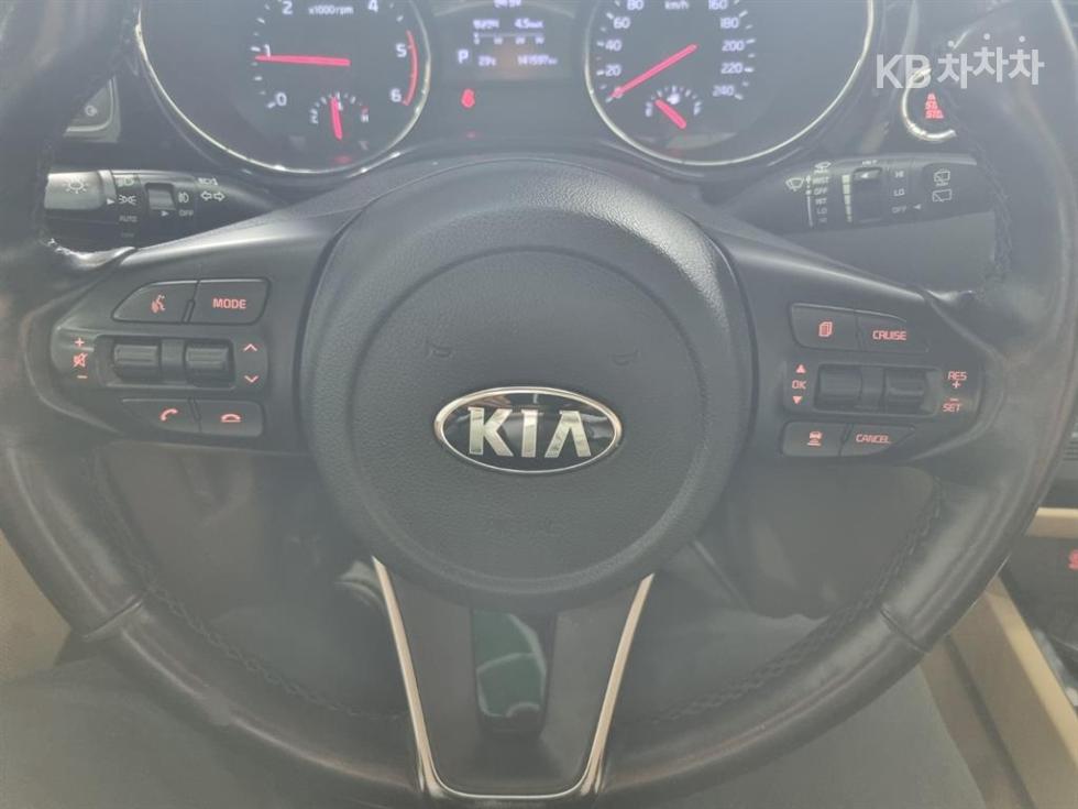 Kia Carnival — miniaturë 11