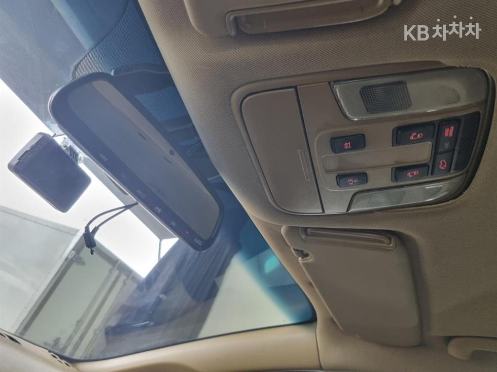 Kia Carnival — miniaturë 15