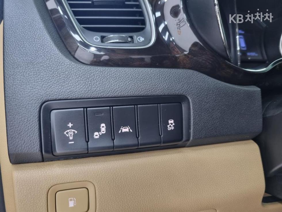 Kia Carnival — miniaturë 16