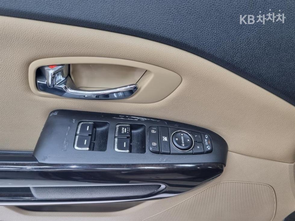 Kia Carnival — miniaturë 17