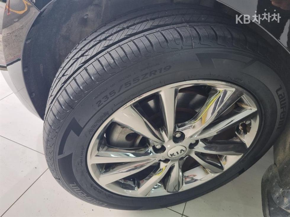Kia Carnival — miniaturë 18