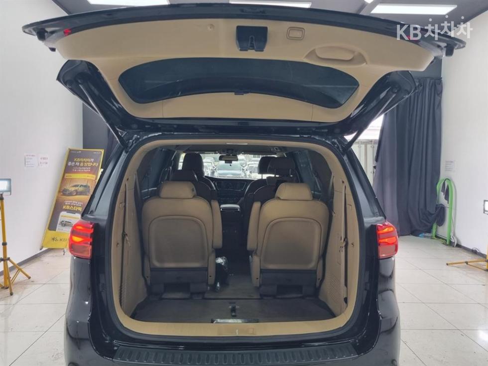 Kia Carnival — miniaturë 20