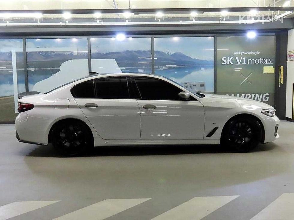 2022 BMW BMW 5 (G30) photo