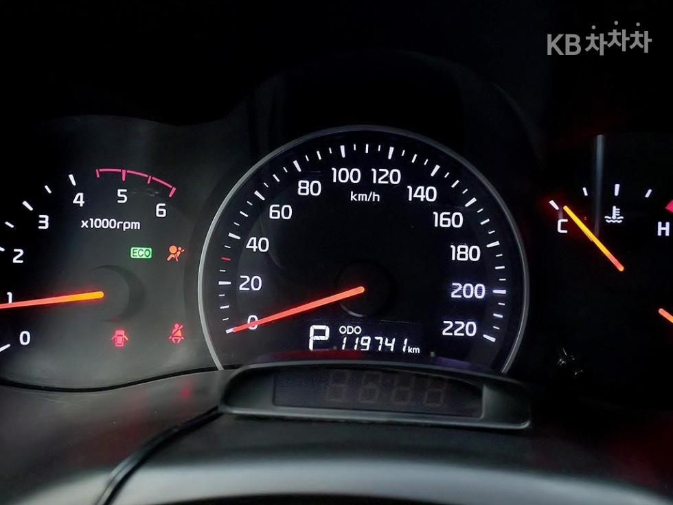 Kia Carnival — miniaturë 6