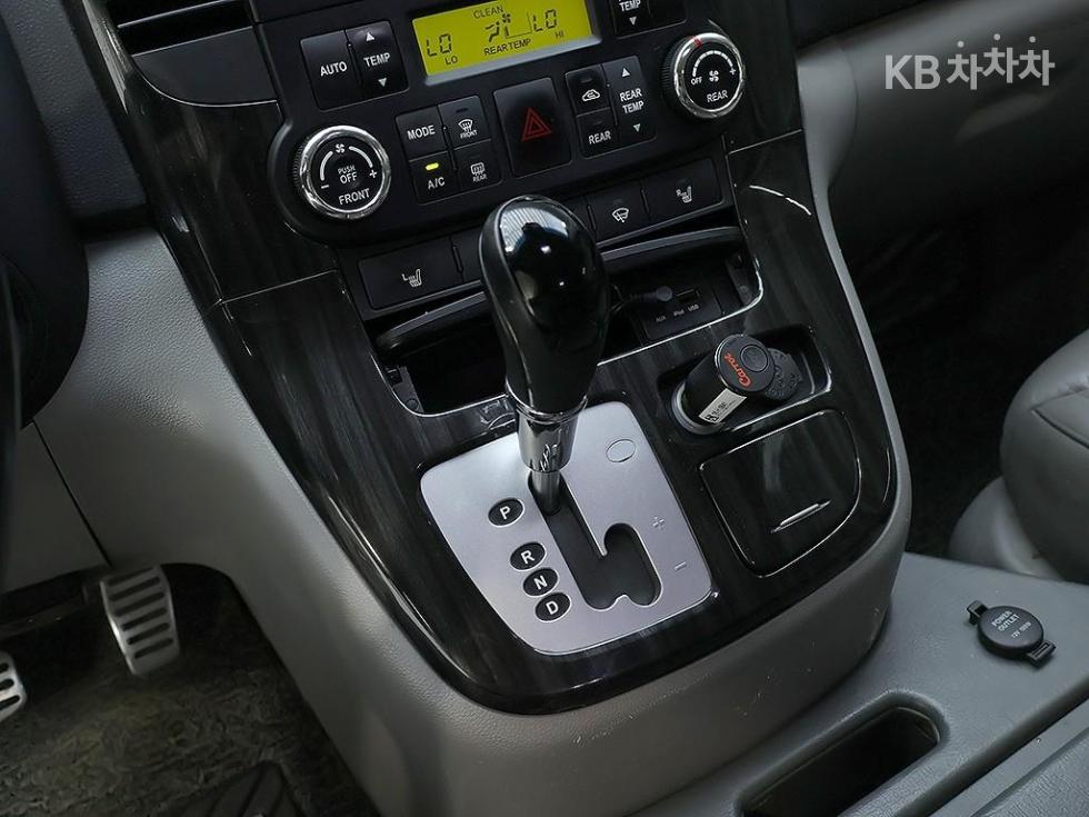 Kia Carnival — miniaturë 10