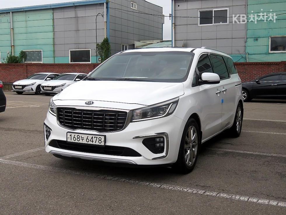 Kia Carnival — miniaturë 2
