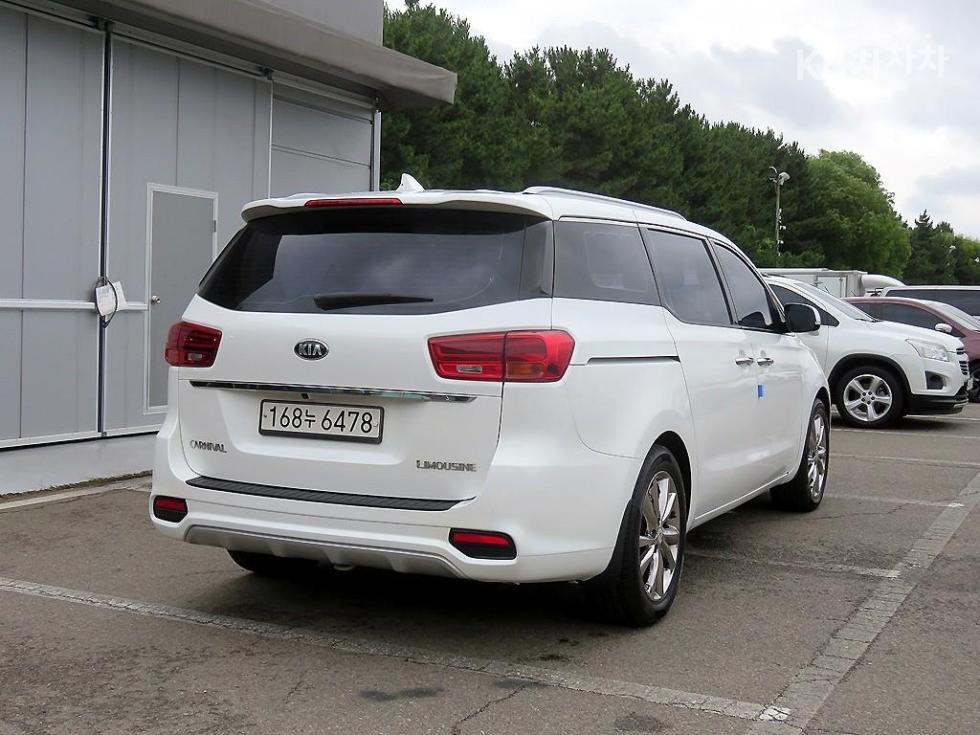 Kia Carnival — miniaturë 4