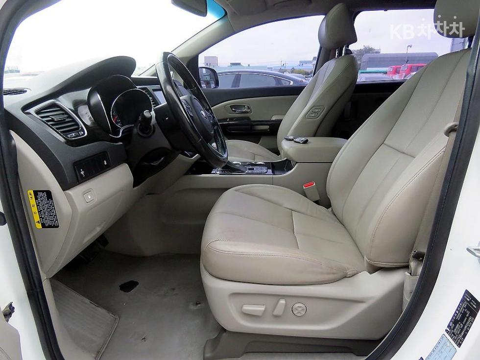 Kia Carnival — miniaturë 6