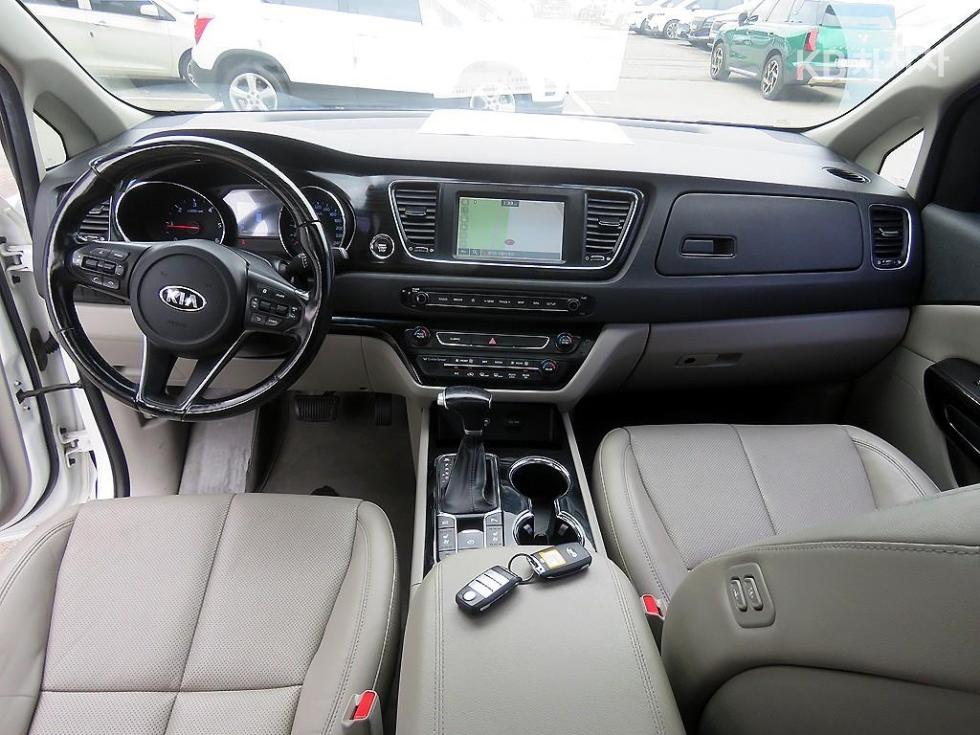 Kia Carnival — miniaturë 8