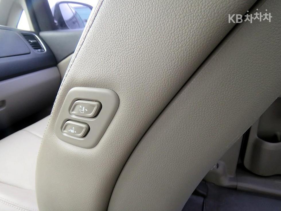 Kia Carnival — miniaturë 9