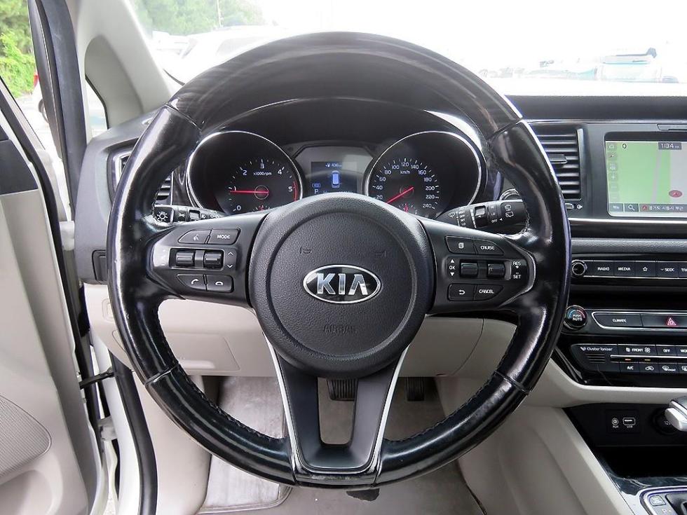 Kia Carnival — miniaturë 11