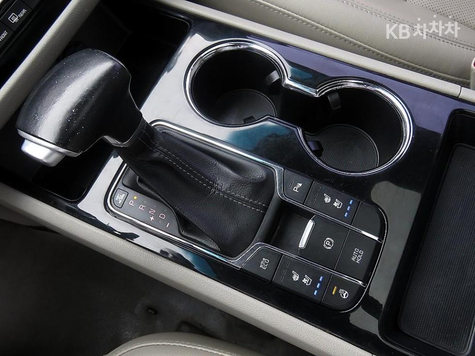 Kia Carnival — miniaturë 14