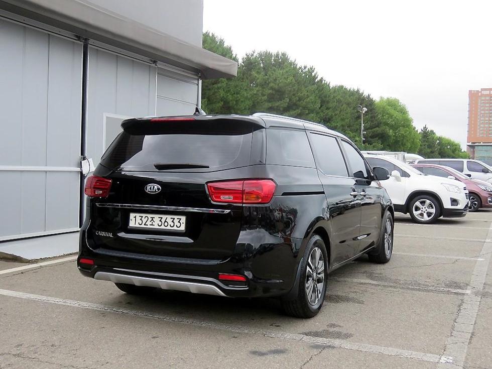 Kia Carnival — miniaturë 4