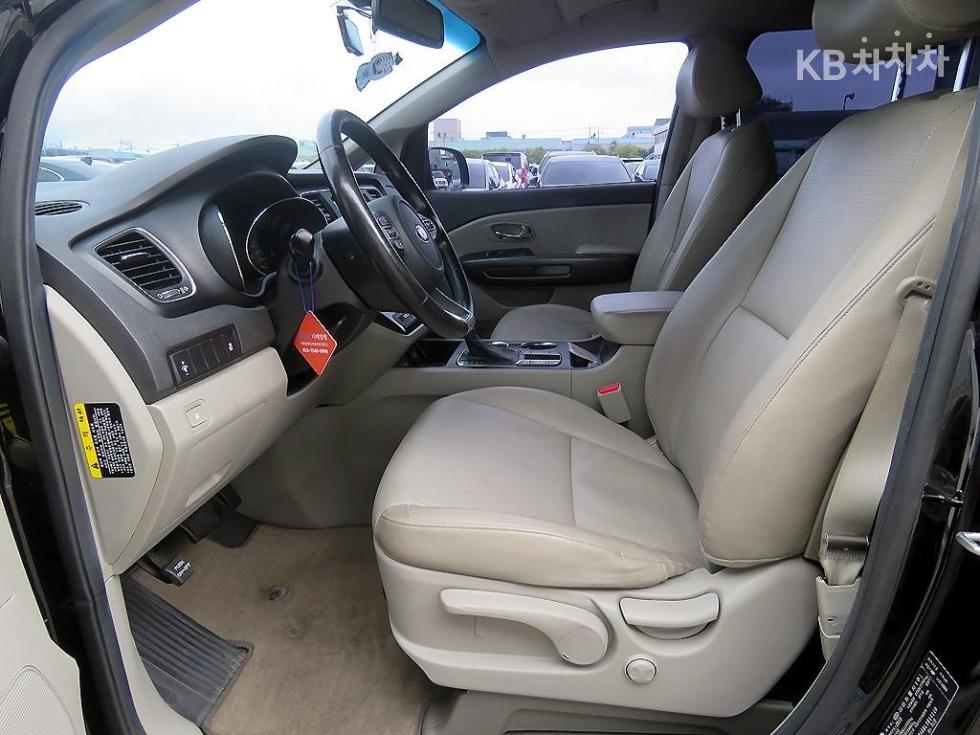 Kia Carnival — miniaturë 6