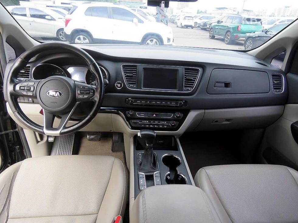 Kia Carnival — miniaturë 8
