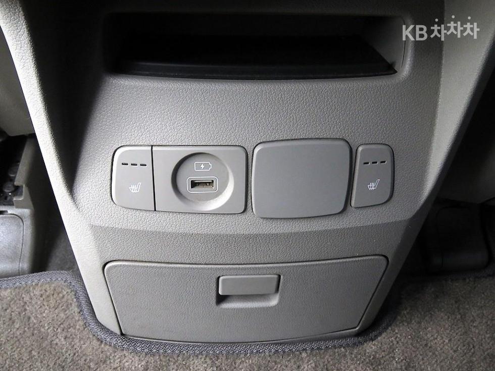Kia Carnival — miniaturë 9