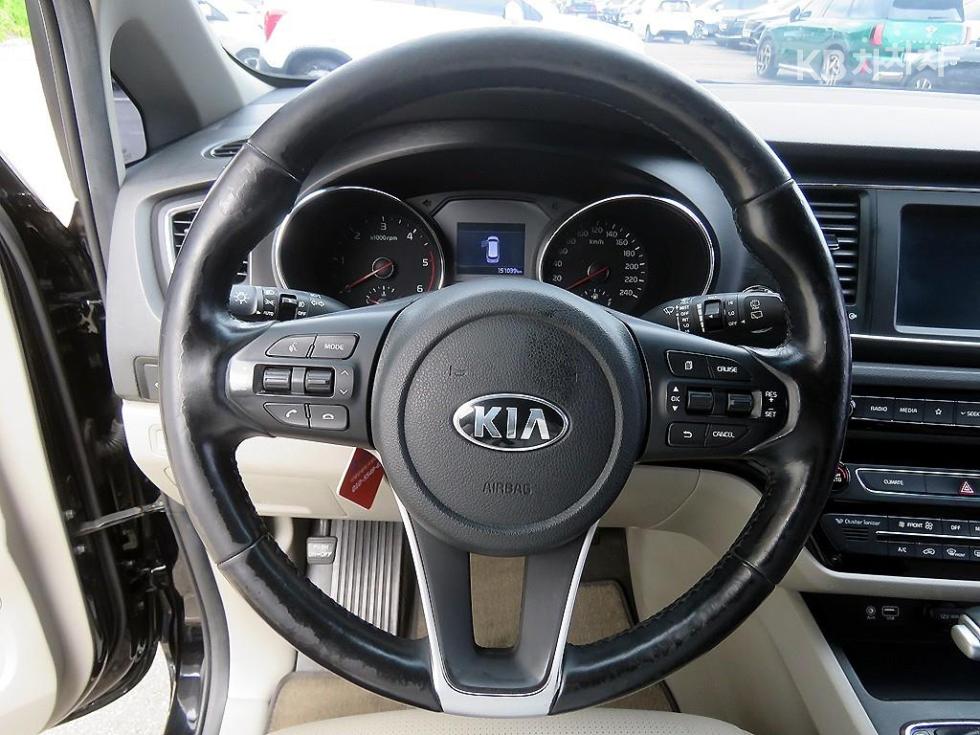 Kia Carnival — miniaturë 11