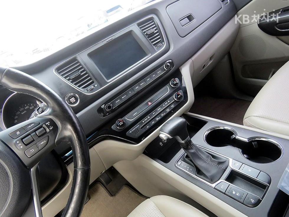 Kia Carnival — miniaturë 12