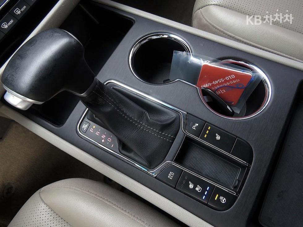 Kia Carnival — miniaturë 16