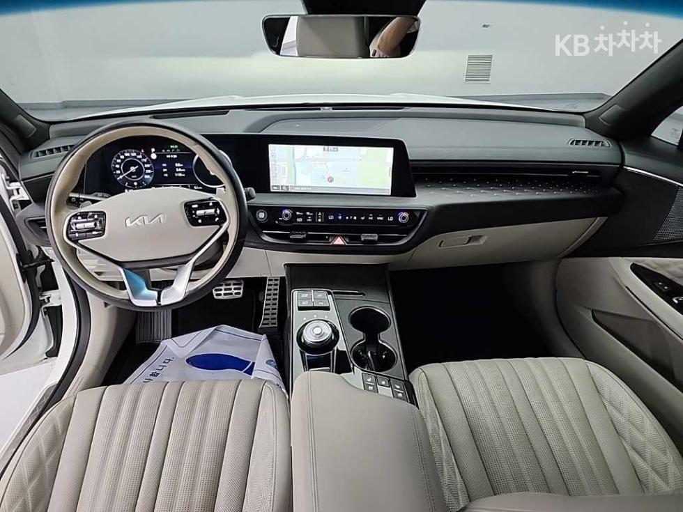 2022 Kia K8 photo