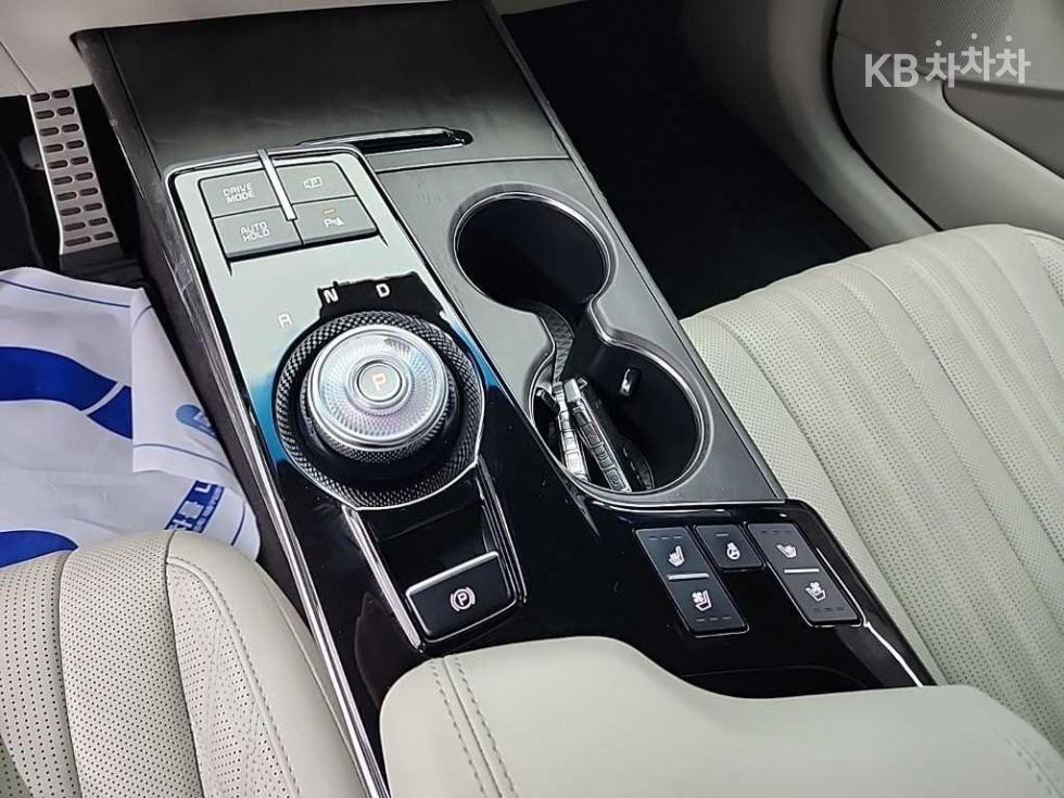 2022 Kia K8 photo