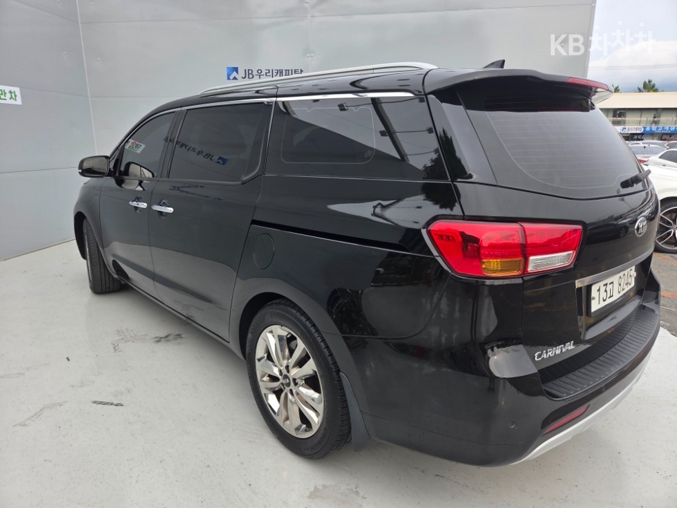 Kia Carnival — miniaturë 4