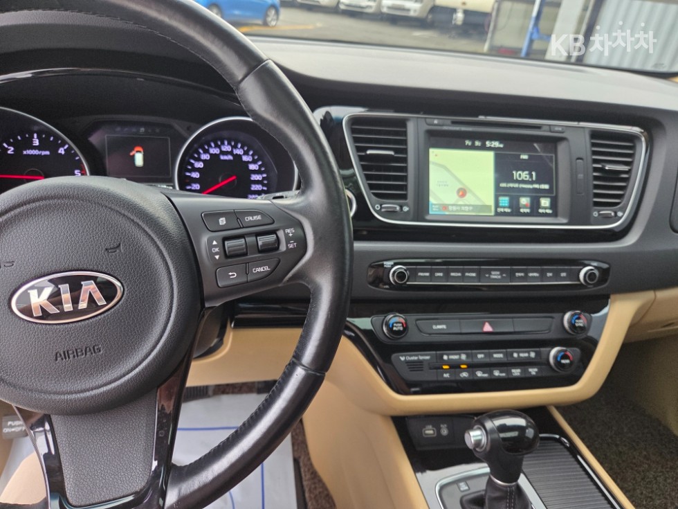 Kia Carnival — miniaturë 7