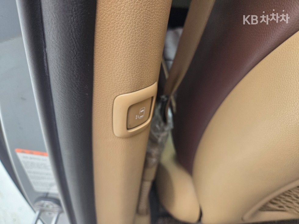 Kia Carnival — miniaturë 10