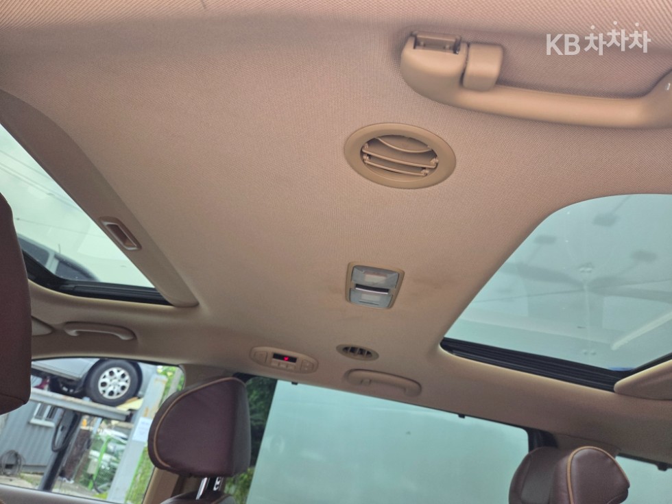 Kia Carnival — miniaturë 11