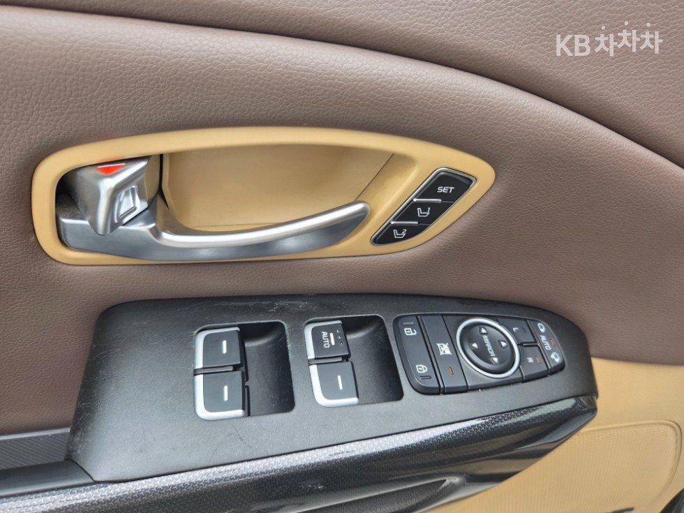 Kia Carnival — miniaturë 16