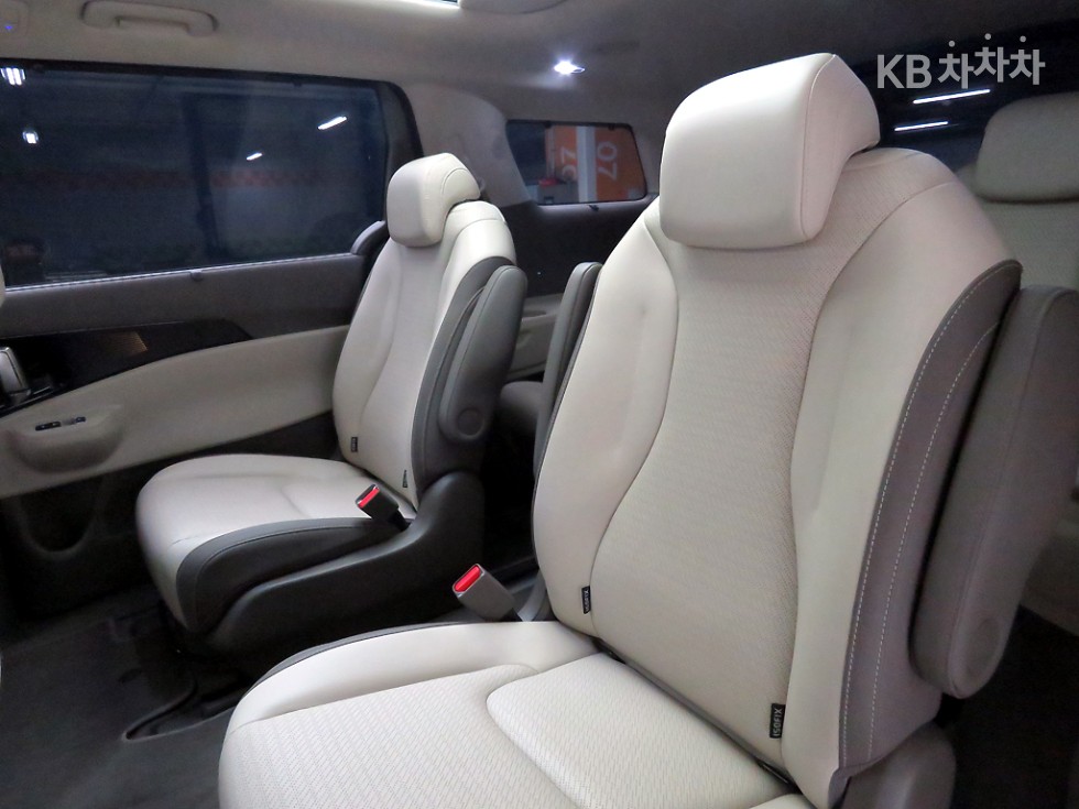 Kia Carnival — miniaturë 6