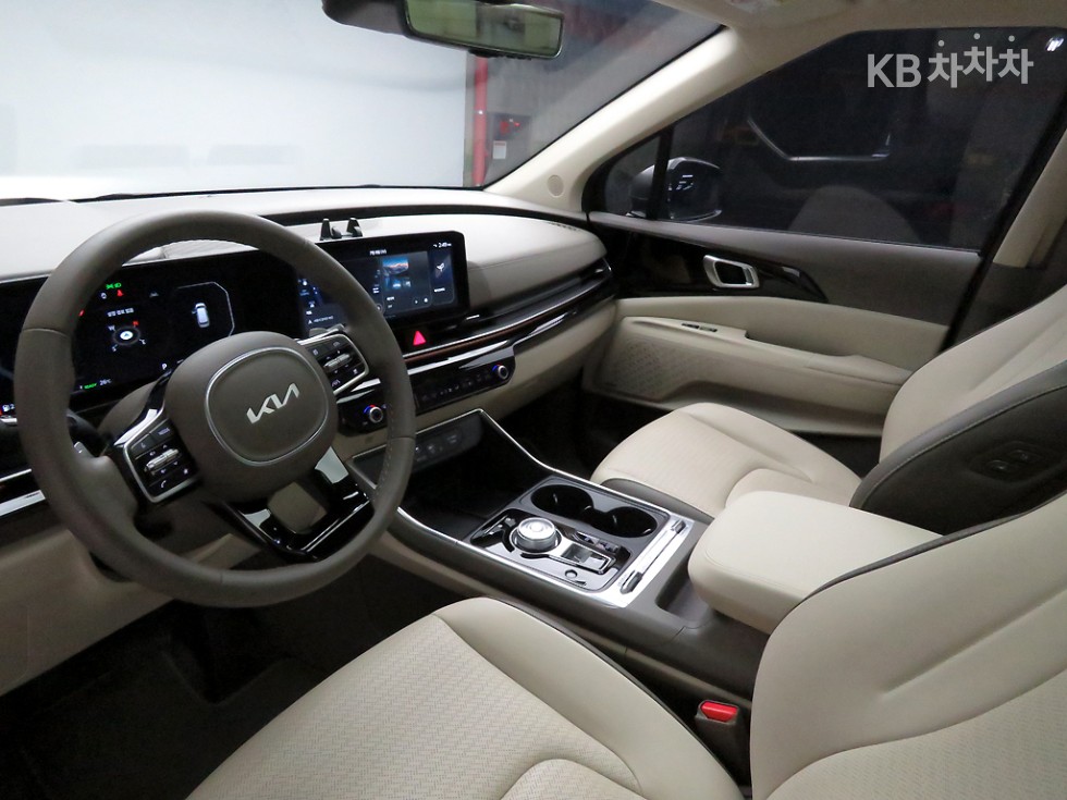 Kia Carnival — miniaturë 7