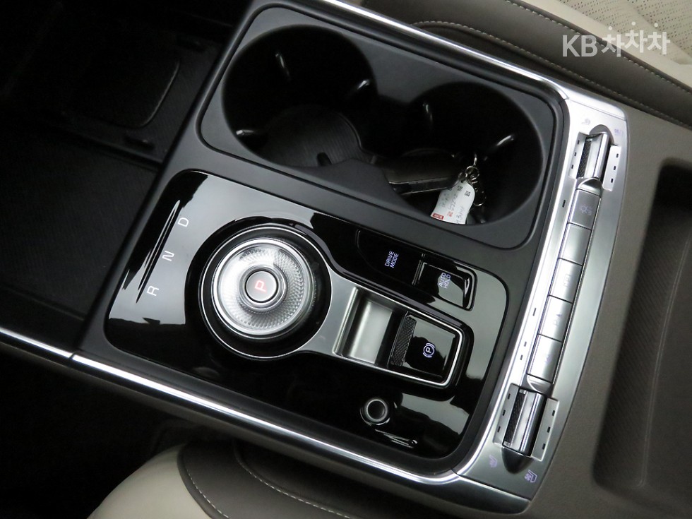 Kia Carnival — miniaturë 11