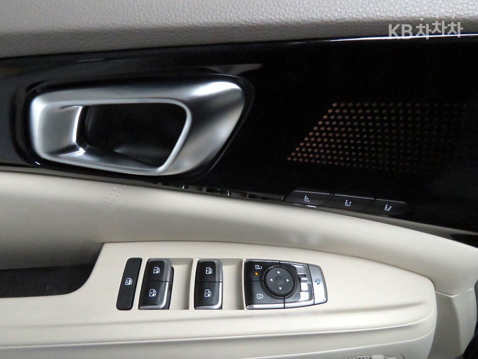 Kia Carnival — miniaturë 15