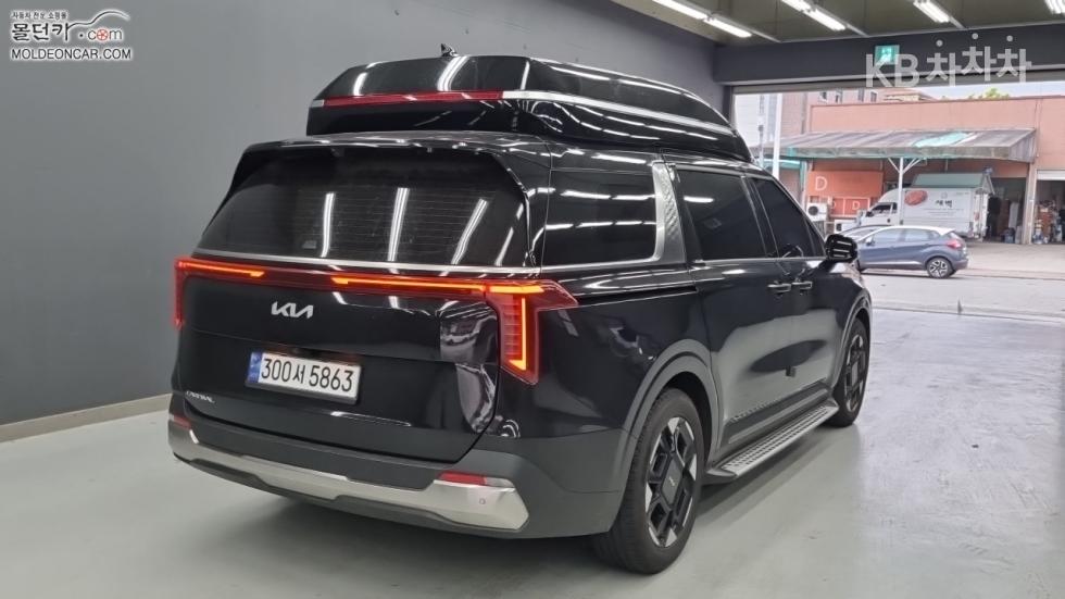 Kia Carnival — miniaturë 2