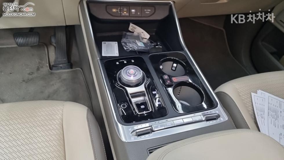 Kia Carnival — miniaturë 12