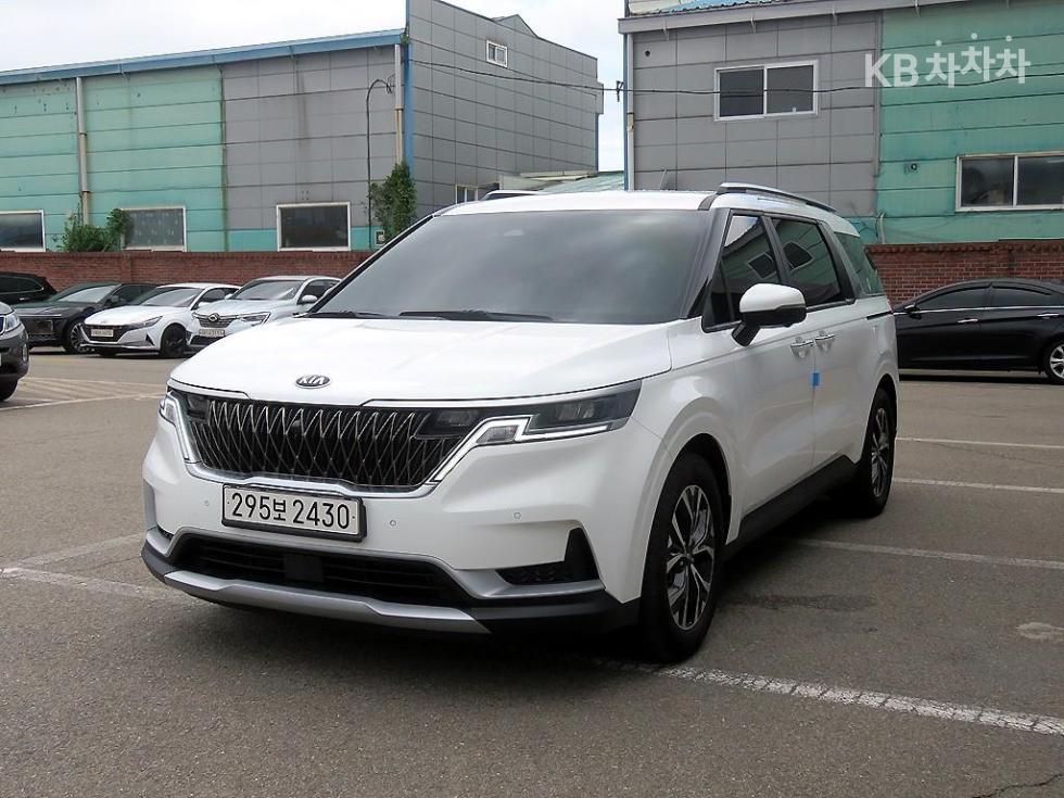 Kia Carnival — miniaturë 2