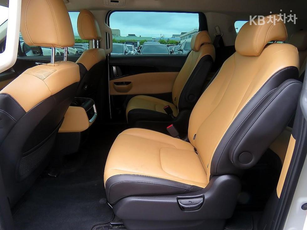 Kia Carnival — miniaturë 7