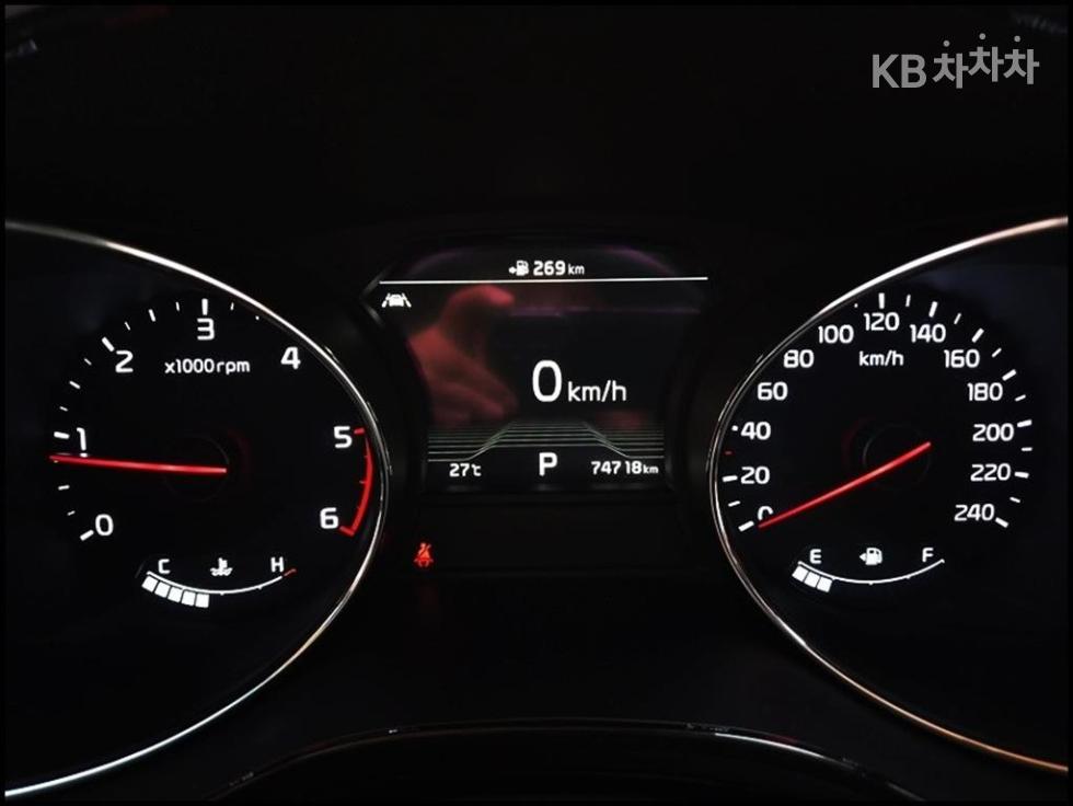 Kia Carnival — miniaturë 5