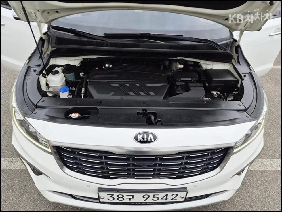 Kia Carnival — miniaturë 6