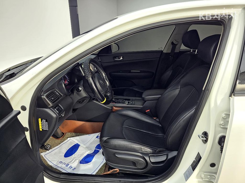 Kia K5 — miniaturë 8