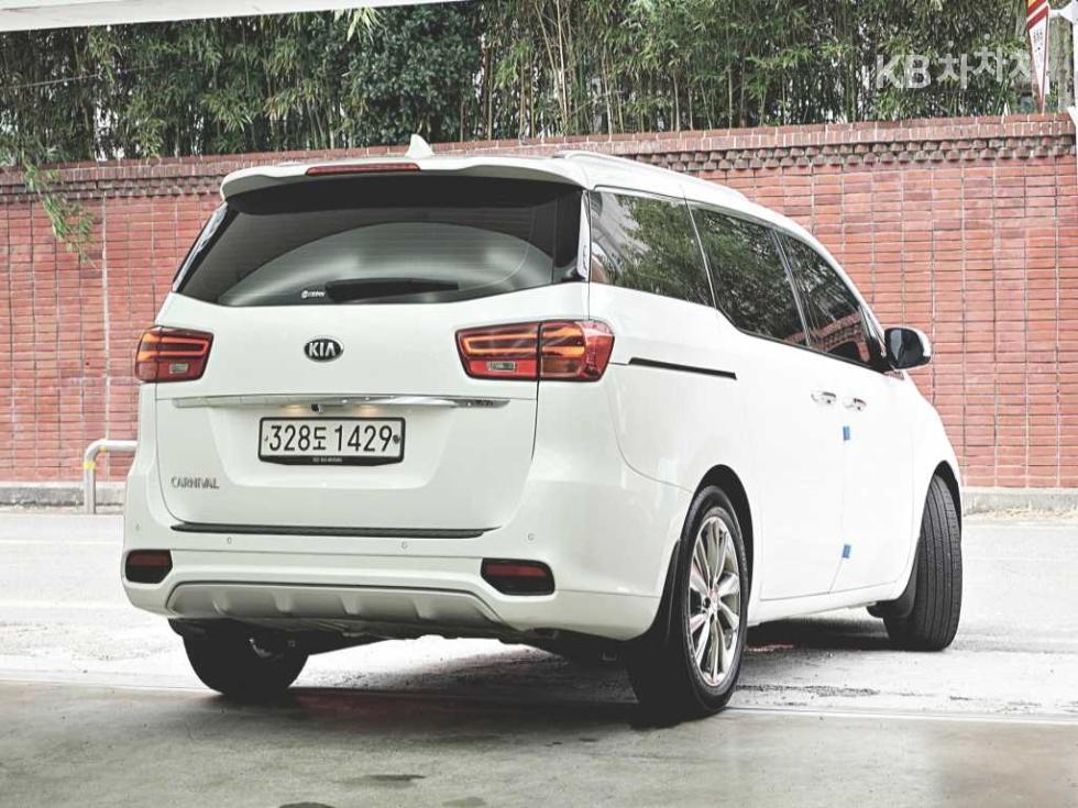 Kia Carnival — miniaturë 3