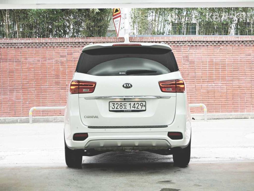 Kia Carnival — miniaturë 4