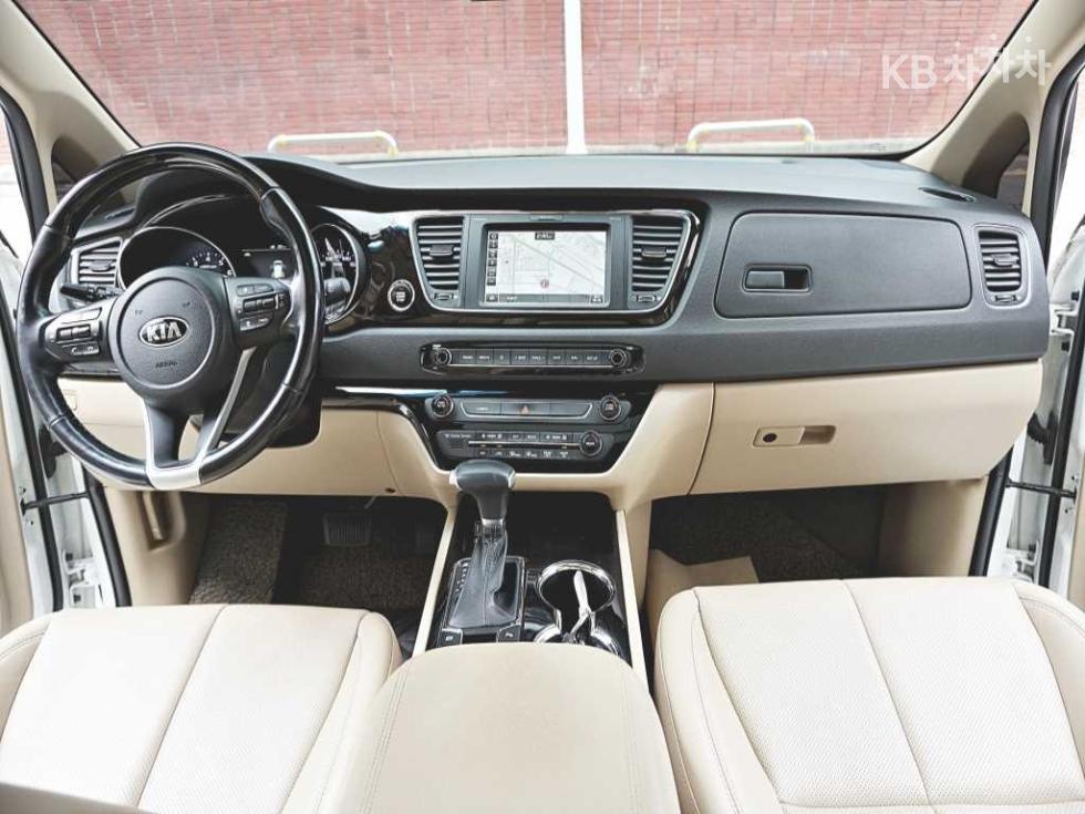 Kia Carnival — miniaturë 11